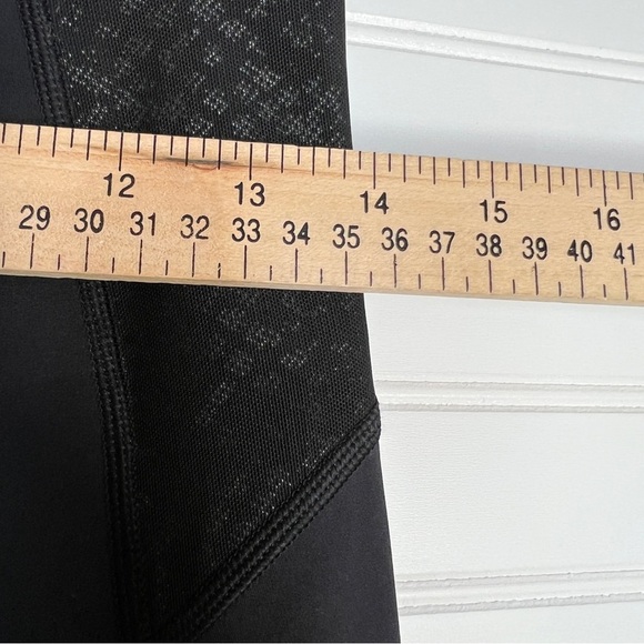 Athleta Stay Fly 7/8 Tight Sz M Black Reflective Mesh Inset Running Reflective - Picture 11 of 13